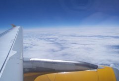 ber den Wolken in einem Airbus A320 der Condor