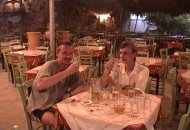 Prost! In der Taverne Artemis