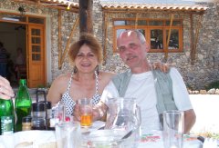 Maria und Klaus nach dem ausgedehnten Mittagsmahl